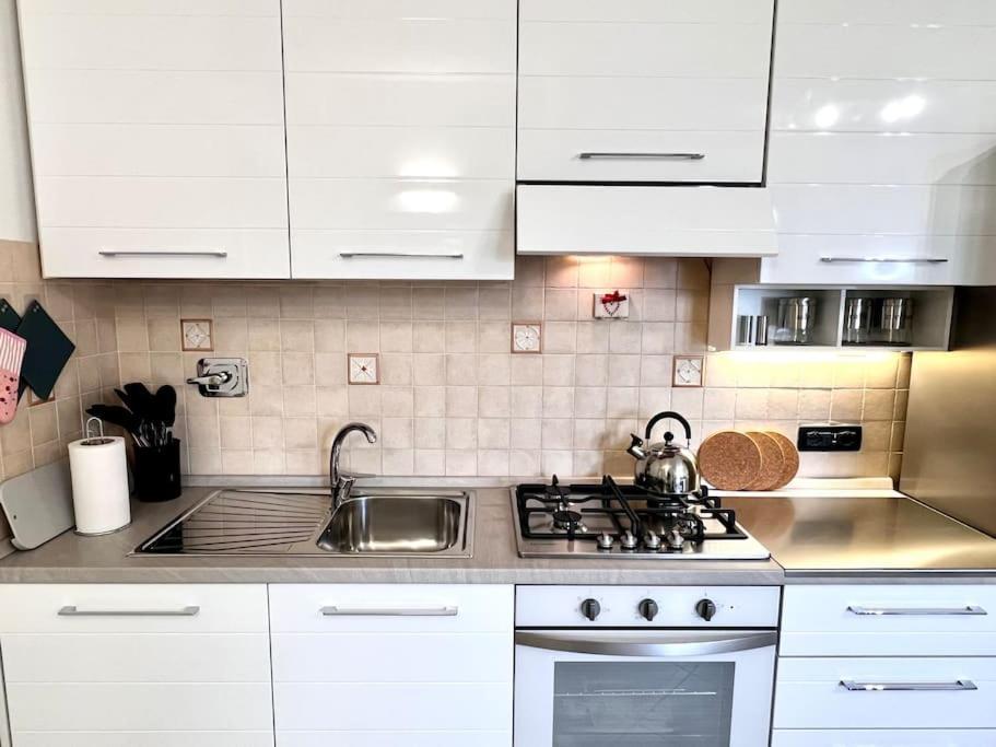 Comfyspot Apartment Rosia ภายนอก รูปภาพ