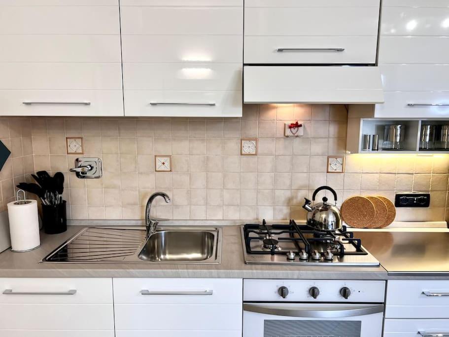Comfyspot Apartment Rosia ภายนอก รูปภาพ