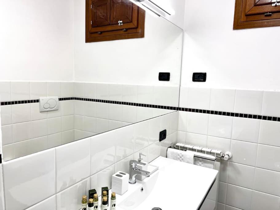 Comfyspot Apartment Rosia ภายนอก รูปภาพ